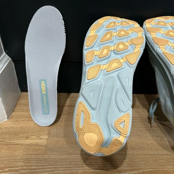 HOKA One One Clifton 9 men’s size 9.5 - Picture 8 of 9